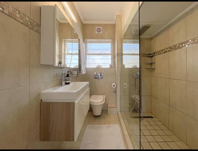 2 BEDROOM APARTMENT FOR SALE IN MOUILLE POINT